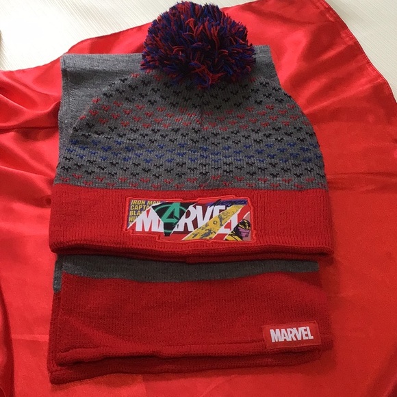 Marvel winter toque and matching scarf - Picture 1 of 4